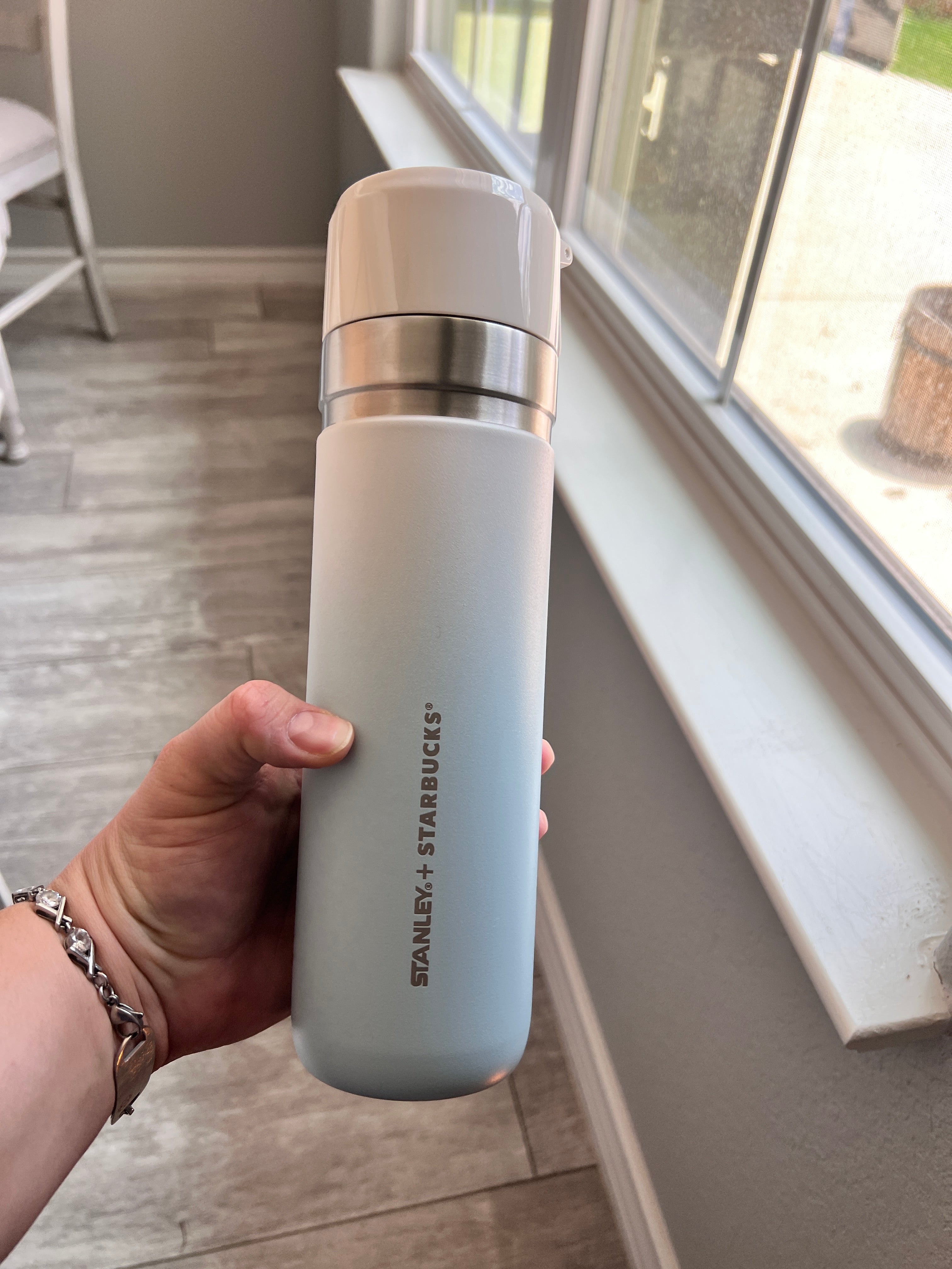 Starbucks + Stanley online Blue/White Gradient Summer Tonga Stainless Steel Thermos, 24